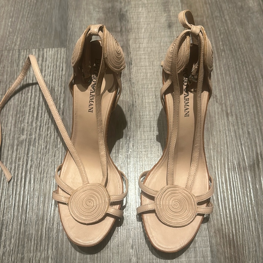 Emporio Armani leather high heel shoes size 38 great condition color cream wood